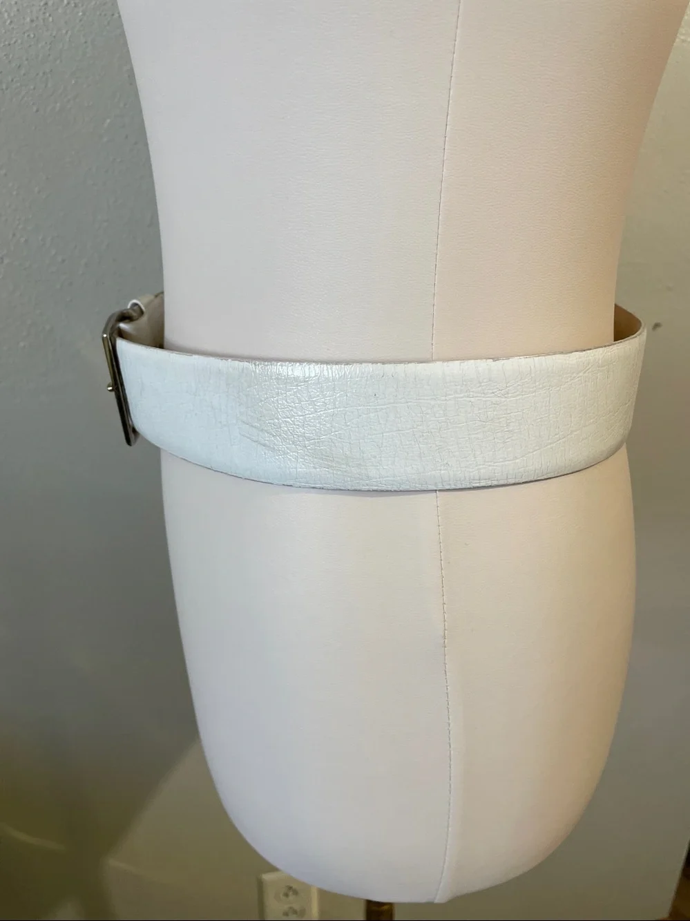 Y2K White Leather Skinny Belt Gold Buckle Size 34 Vintage Paris Adjustable Retro